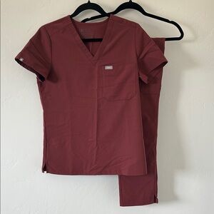 Figs V-Neck Scrub Set in Burgundy